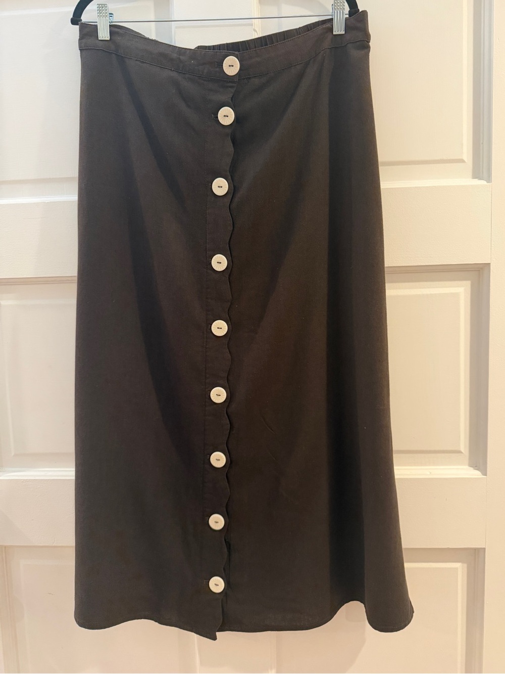 Bagatelle Brown Button-Front Linen Blend Midi Skirt with Scalloped Placket